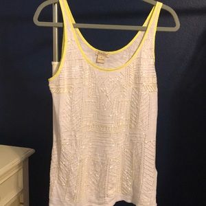 White sequence tank yellow lining